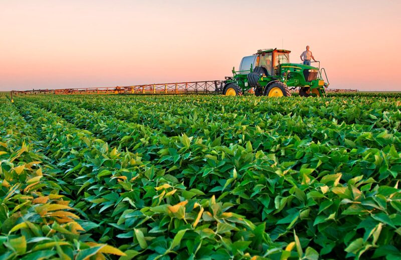 Sensores, ERP, plataformas de campo y datos satelitales generan información valiosa para la agroindustria, pero si los sistemas no se hablan entre sí, esa información pierde valor. Descubrí cómo integrar datos, automatizar procesos y aplicar IA para lograr una operación más trazable, eficiente y preparada para tomar decisiones en tiempo real.
